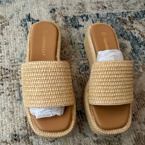 Mamia Women's Woven Tan Sandals